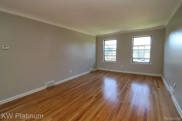 Harper Woods, MI 48225,21401 SLOAN DR #210