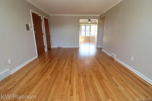 Harper Woods, MI 48225,21401 SLOAN DR #210