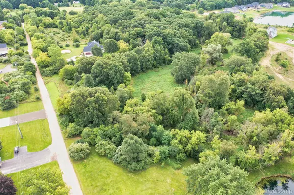 Parcel # 4716-12-400-037  CROOKED CREEK, South Lyon, MI 48178