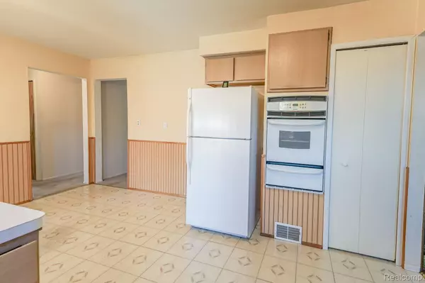 Warren, MI 48092,29289 MERRICK AVE