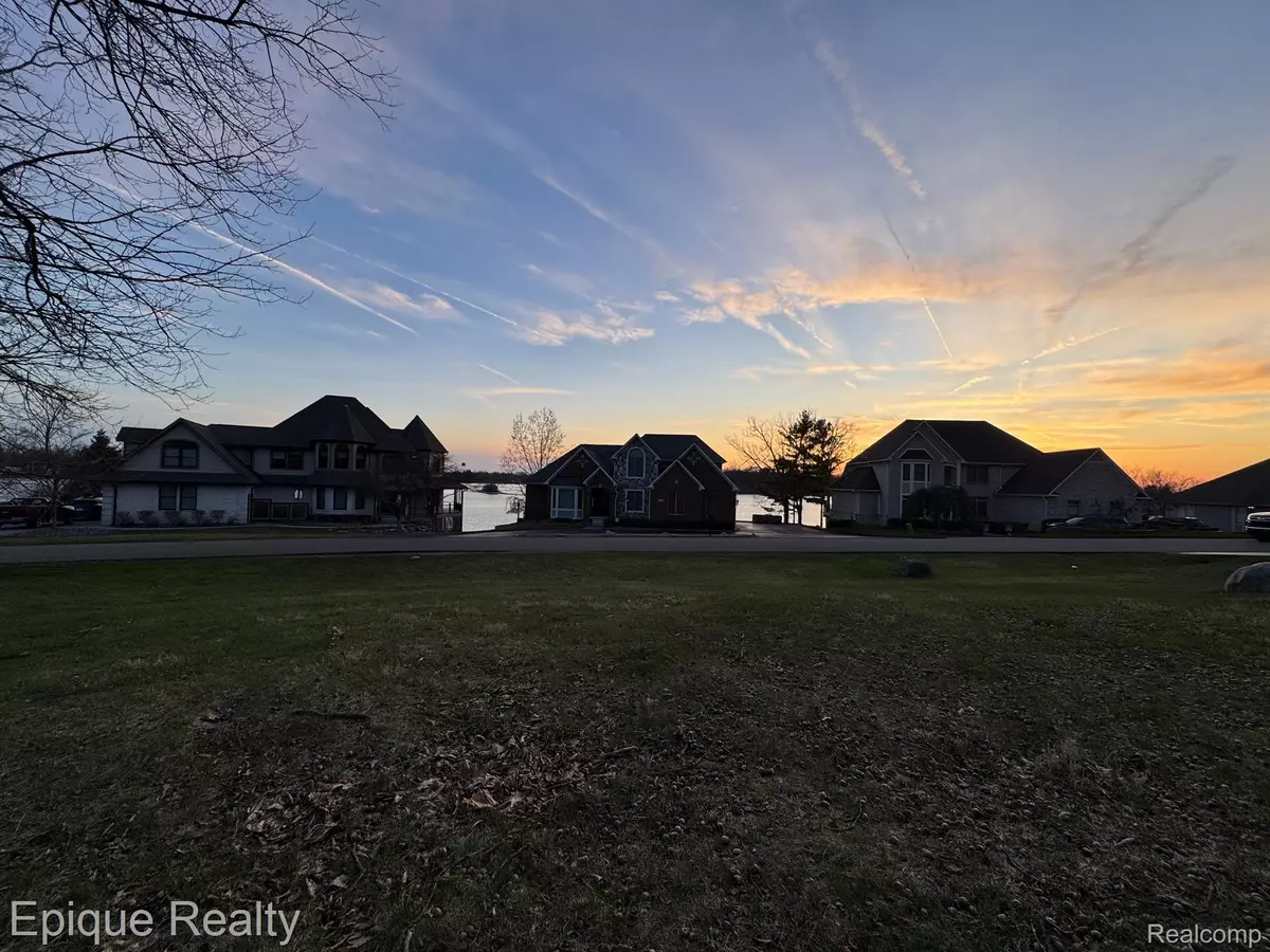 Howell, MI 48843,VACANT LOT THOMPSON SHORE DR