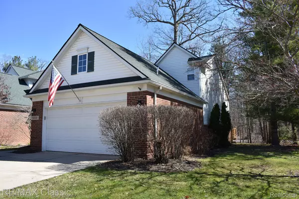 683 CHESTNUT DR, Wixom, MI 48393