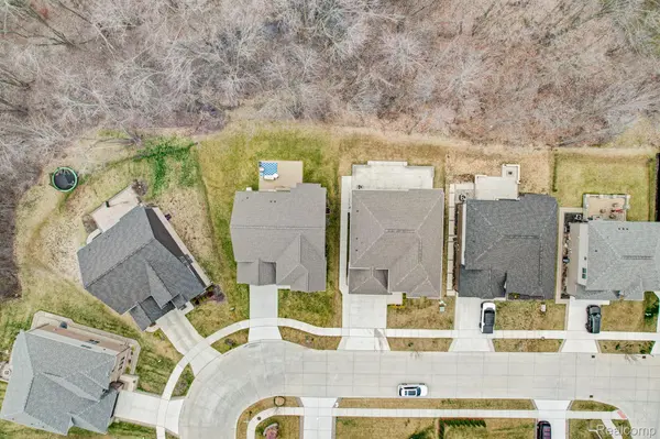 Troy, MI 48083,1567 N LAKE DR