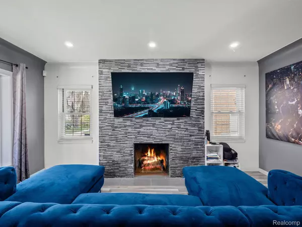 Redford, MI 48240,25421 PEMBROKE AVE