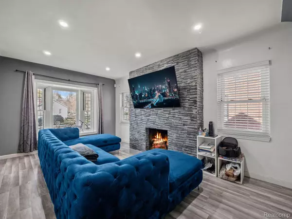 Redford, MI 48240,25421 PEMBROKE AVE