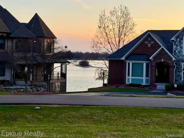 Howell, MI 48843,VACANT LOT THOMPSON SHORE DR