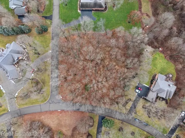 Highland, MI 48356,2423 Canterwood