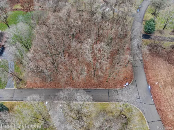 Highland, MI 48356,2423 Canterwood