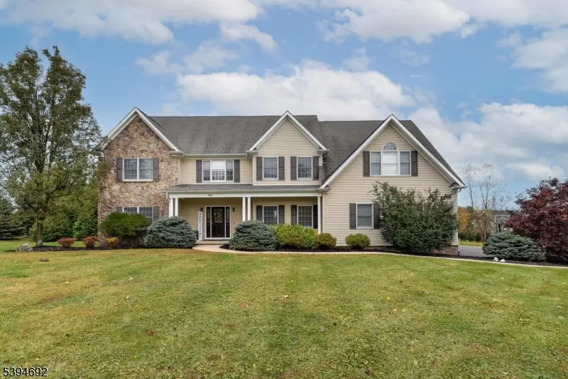 1 Dale Dr, Raritan Twp., NJ 08822