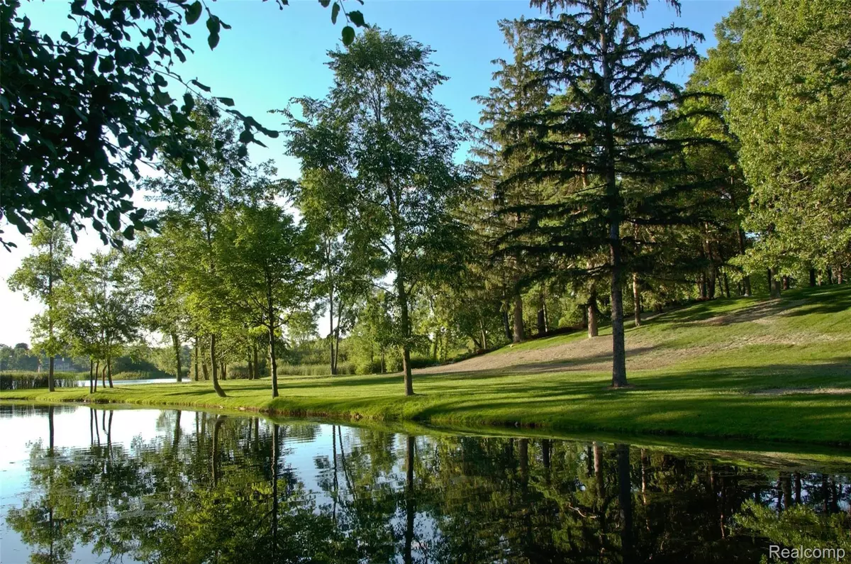 Bloomfield Hills, MI 48302,2670 Turtle Lake DR