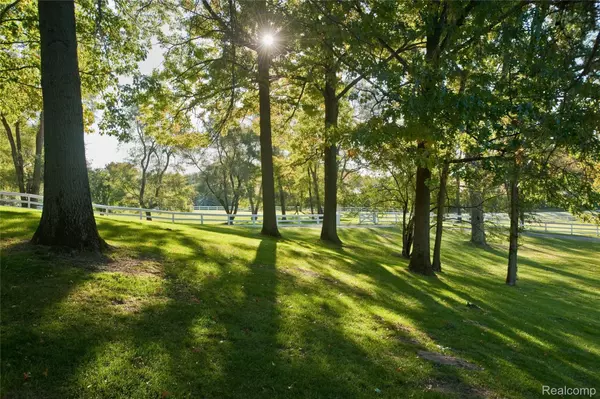 Bloomfield Hills, MI 48302,2670 Turtle Lake DR