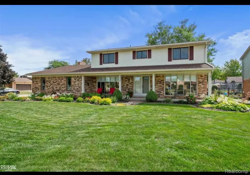 16136 Amore ST, Clinton Township, MI 48038