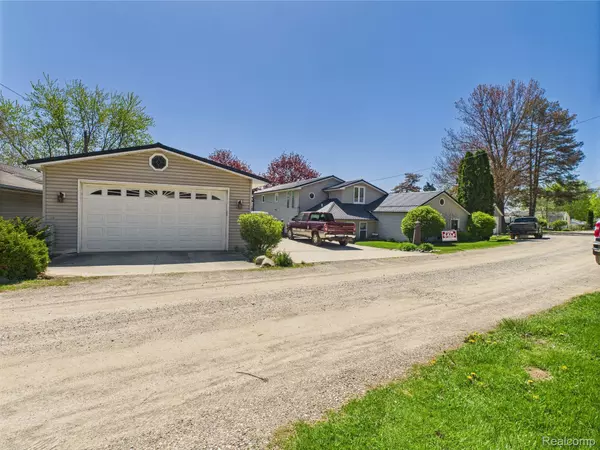 Columbiaville, MI 48421,480 PENINSULA DR