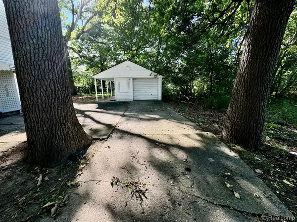 Detroit, MI 48235,19719 FERGUSON ST