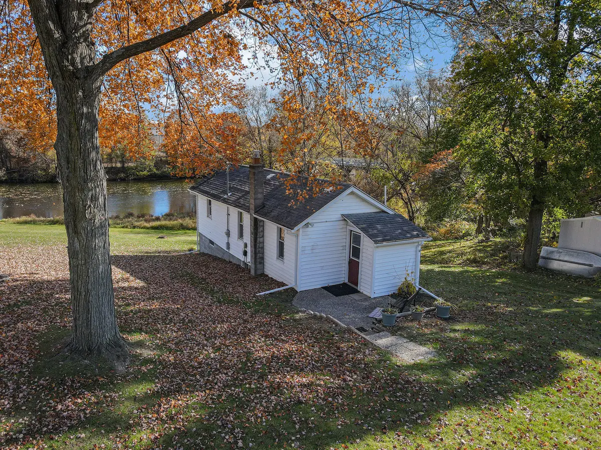 Three Rivers, MI 49093,810 S Constantine ST