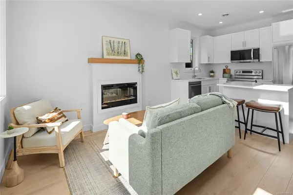 Saanich, BC V8Z 2L3,568 Kay St #C