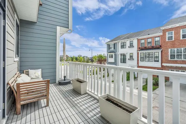 Calgary, AB T3R 0X1,12 Sherwood ROW NW