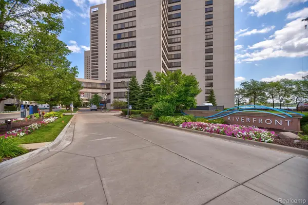 Detroit, MI 48226,1001 W Jefferson AVE #15B