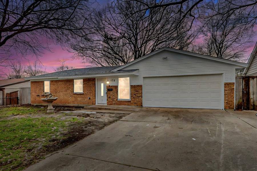 538 E Fairmeadows Drive, Duncanville, TX 75116