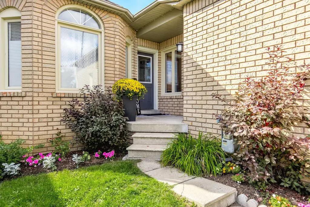 Barrie, ON L4N 8M6,9 Aikens CRES