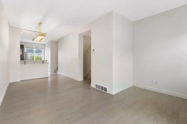 Calgary, AB T3R 0X1,34 Sherwood ROW NW