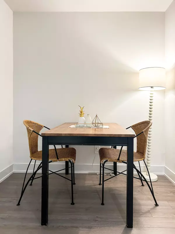 Toronto C02, ON M4W 0B6,8 Cumberland ST #3104