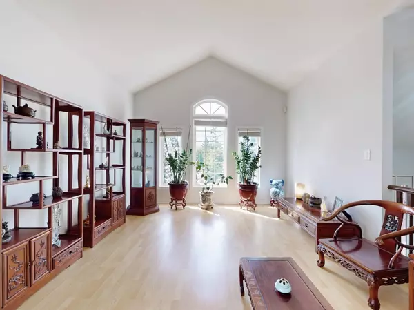 Richmond Hill, ON L4E 3E7,2 Snively ST