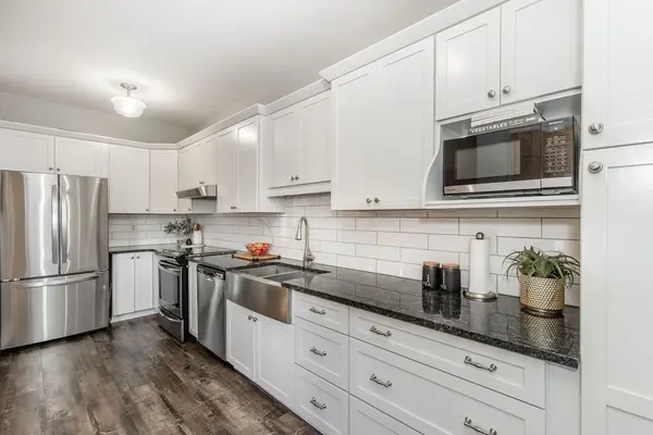 Barrie, ON L4N 8M6,9 Aikens CRES