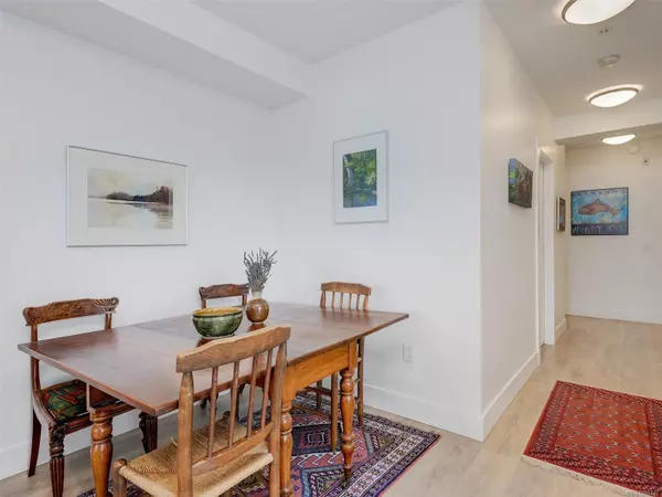 Sidney, BC V8L 1Y8,2461 Sidney Ave #310