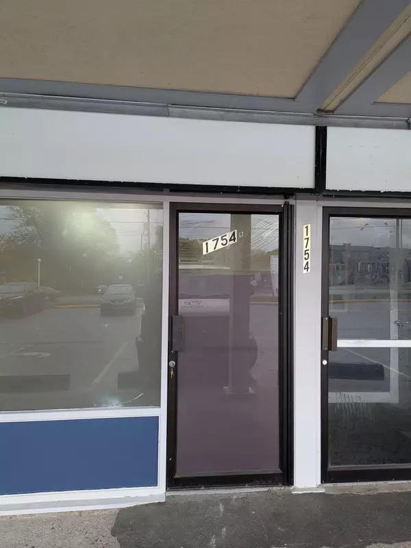 Beacon Hill North - South And Area, ON K1J 6N3,1754A MONTREAL RD