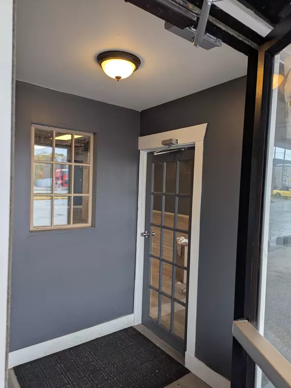 Beacon Hill North - South And Area, ON K1J 6N3,1754A MONTREAL RD