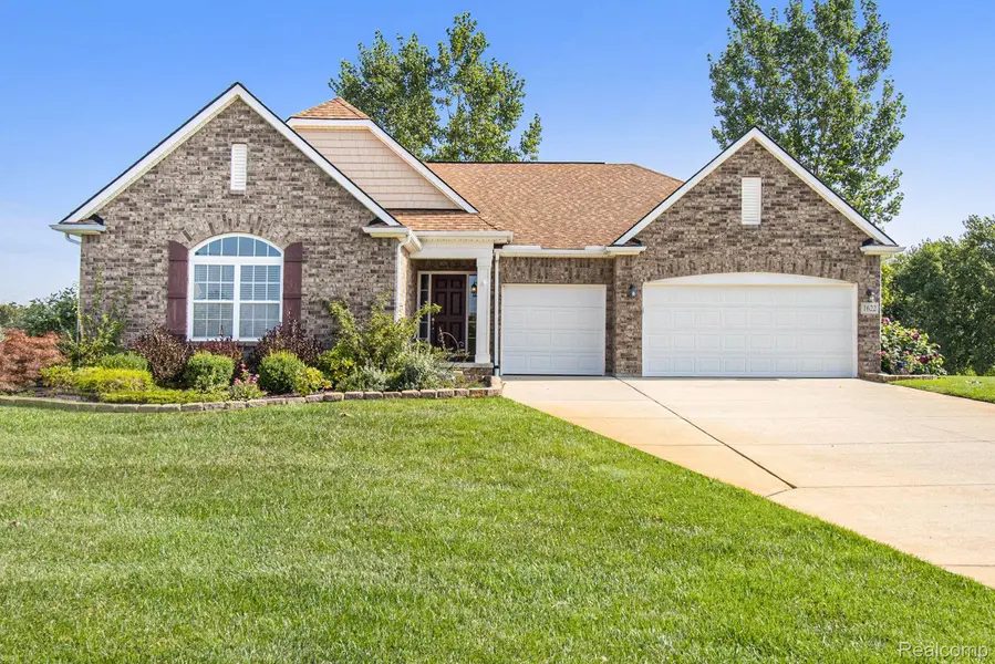 1622 SANDRA DR, Highland, MI 48357