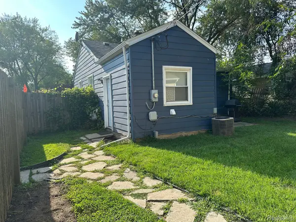 Redford, MI 48240,19906 INKSTER RD