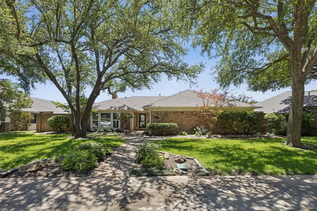 Dallas, TX 75252,7352 Briarnoll Drive