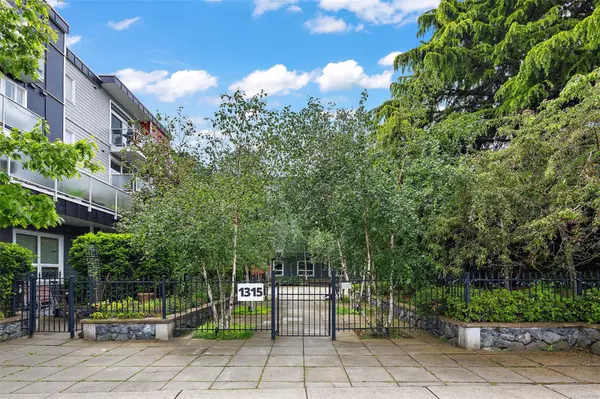 Esquimalt, BC V9A 3P5,1315 Esquimalt Rd #207