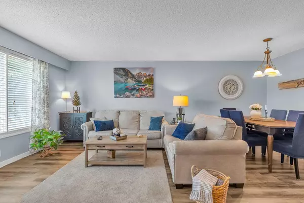 Calgary, AB T3K 1X3,39 Beaconsfield Rise NW