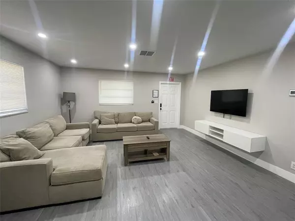 Fort Lauderdale, FL 33315,827 SW 29th St