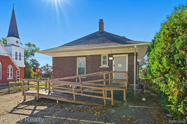 Farmington, MI 48335,33432 Oakland ST