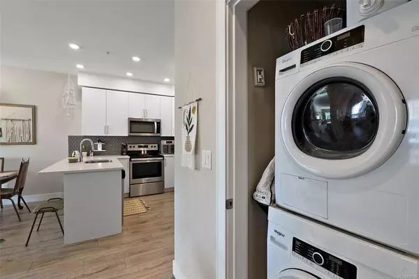 View Royal, BC V9B 1G5,280 Island Hwy #407