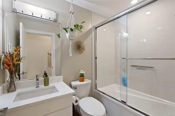 View Royal, BC V9B 1G5,280 Island Hwy #407