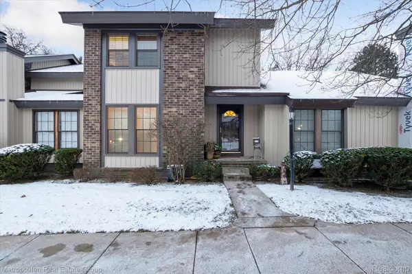 25089 OAKBROOKE DR, Southfield, MI 48033