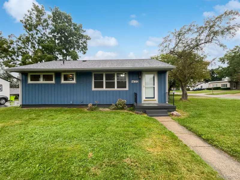 310 SCOTT ST, South Lyon, MI 48178