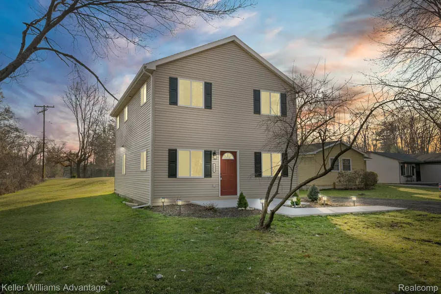 8655 RUSHVIEW DR, Pinckney, MI 48169