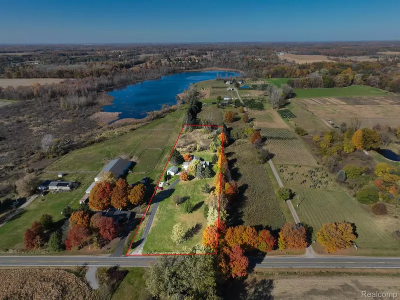 1062 KINNEVILLE RD, Leslie, MI 49251