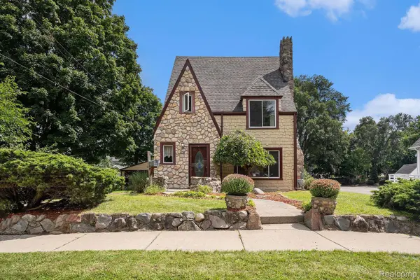 Holly, MI 48442,110 LAKE ST