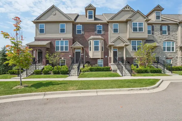 2920 Glenbar CIR, Rochester Hills, MI 48307