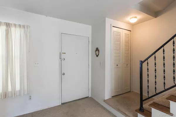 Warren, MI 48091,2618 Seaton Circuit S