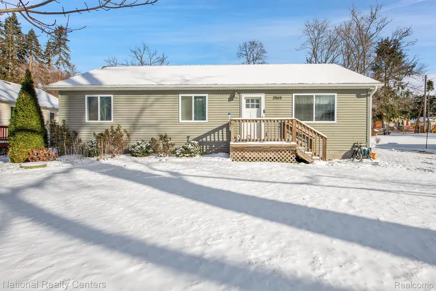 3565 RUSH LAKE RD, Pinckney, MI 48169