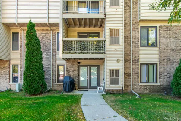 30445 W 14 MILE RD #52,  Farmington Hills,  MI 48334