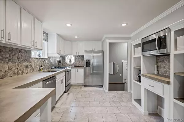 Holly, MI 48442,16523 FISH LAKE RD